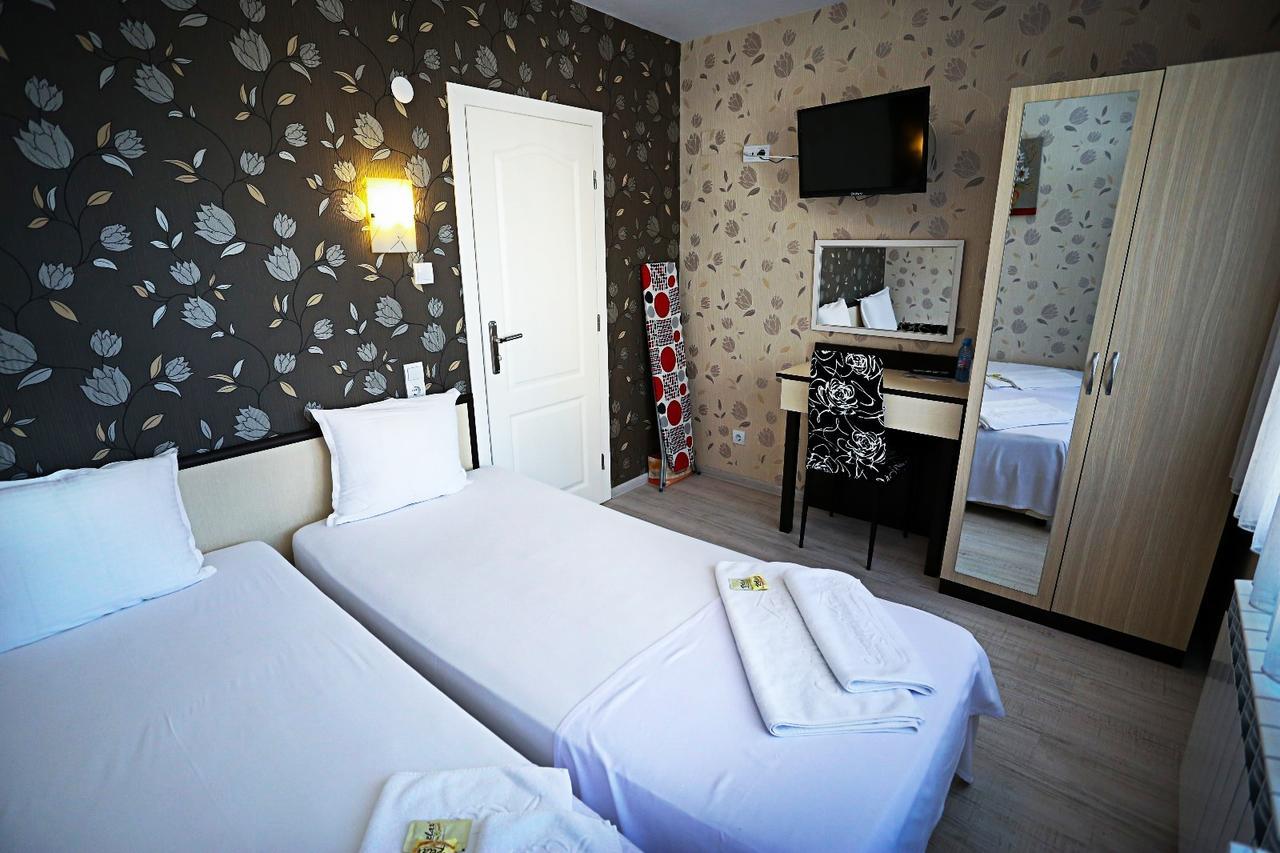 Apart Hotel Central Momchilgrad Exterior photo